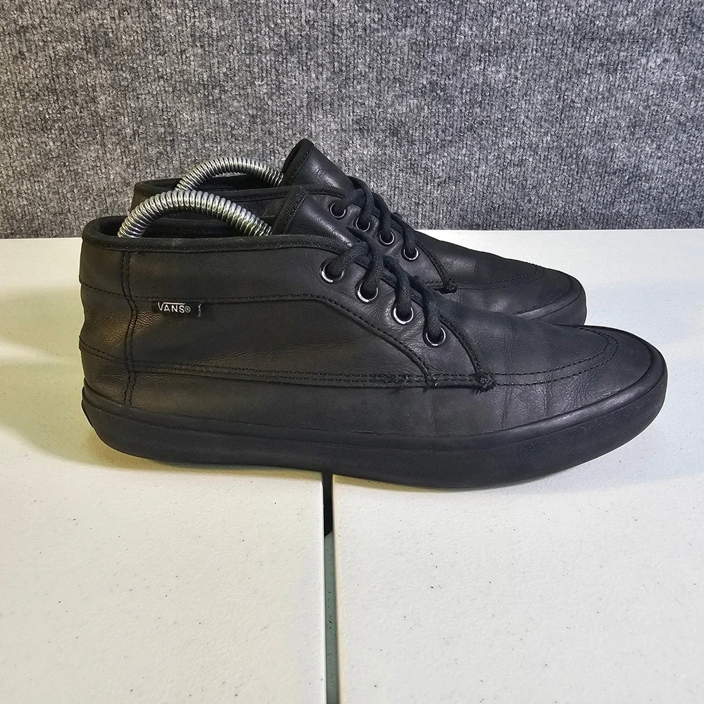 Vans Chukka Low Black Leather Fleece Lined Skate Shoes Men's 7 Women's 8.5 EUC
